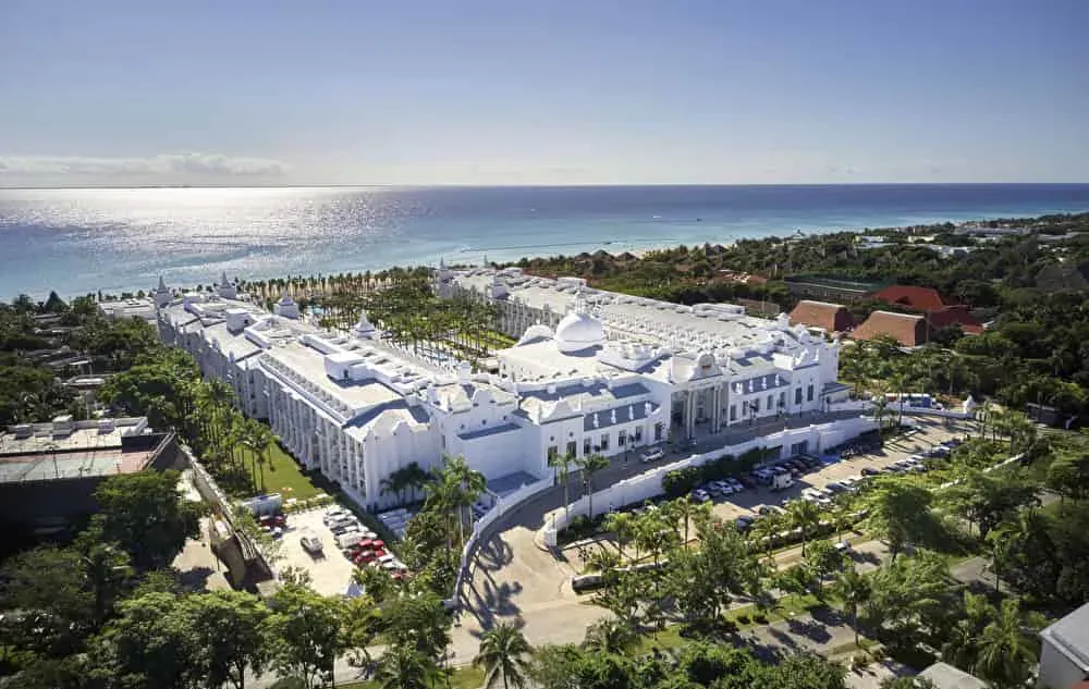 Verano en Hoteles RIU — Playa del Carmen (PCM)