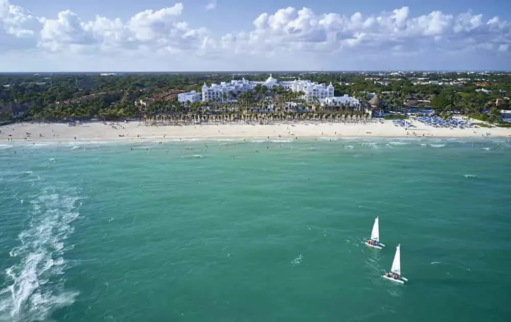 Verano en Hoteles RIU — Playa del Carmen (PCM)