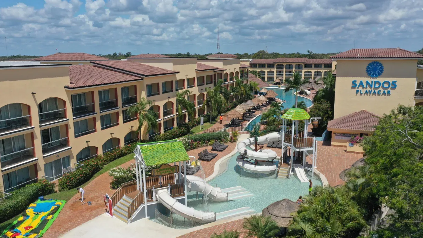 Verano en hoteles Sandos — Playa del Carmen (PCM)