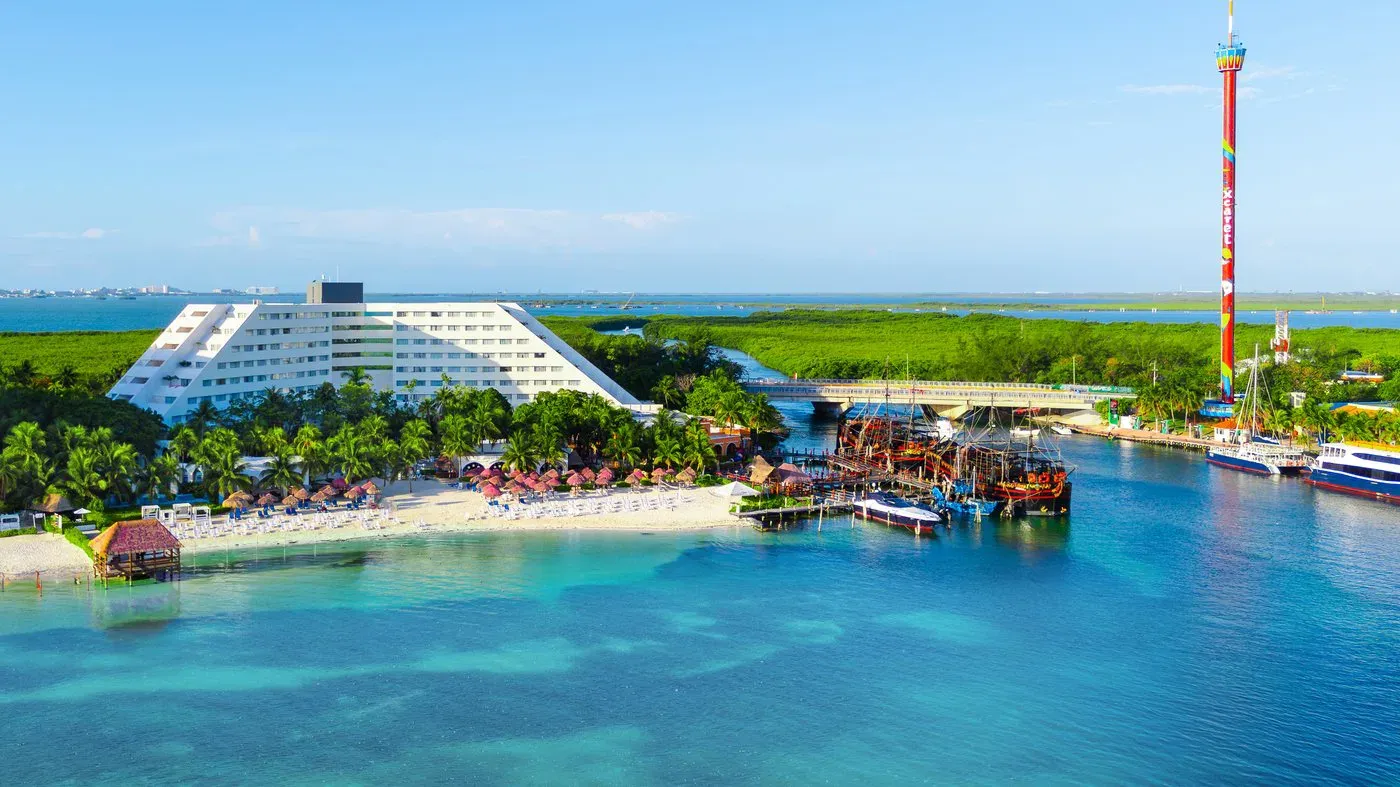 Verano en hoteles Oasis — Cancun (CUN)