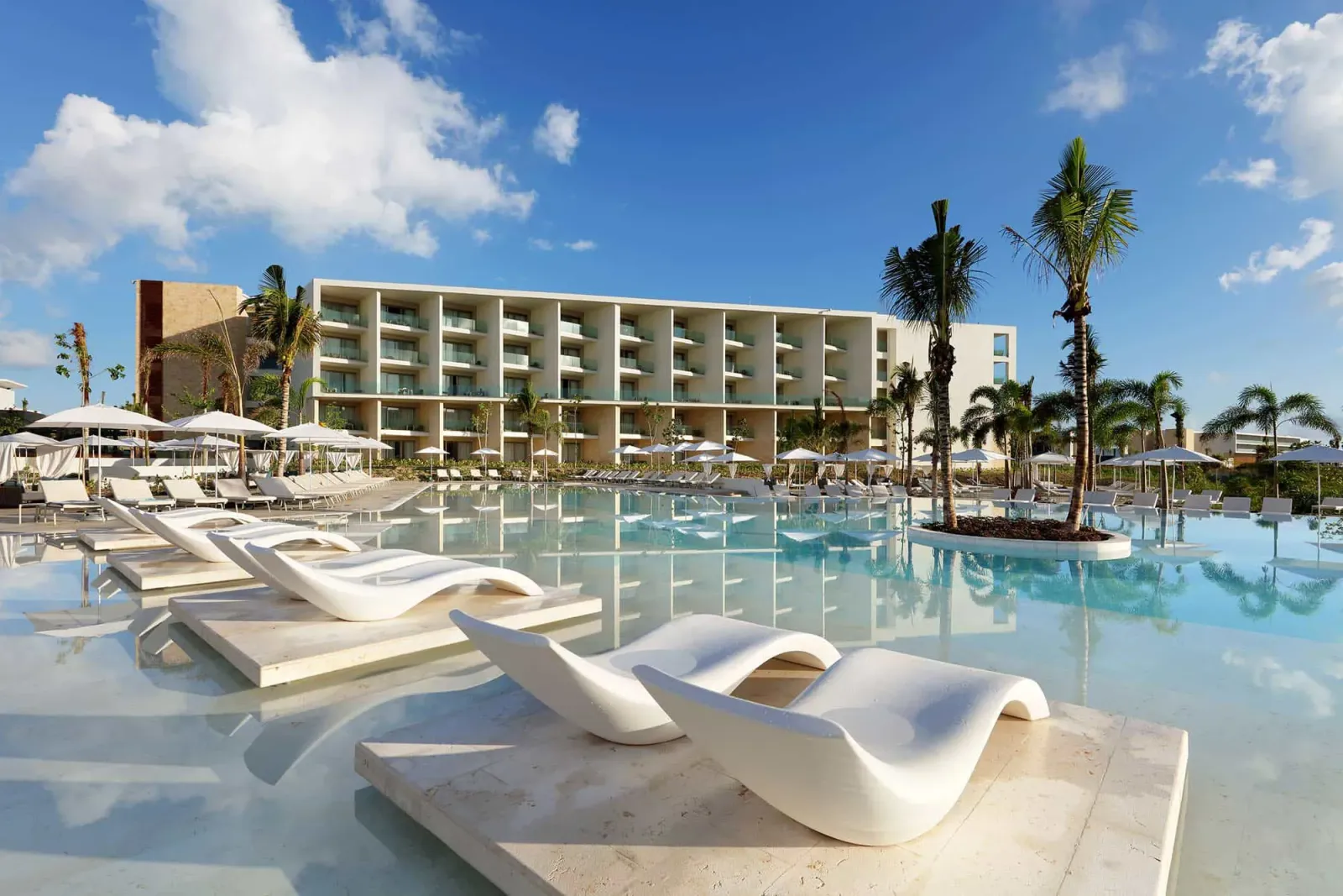 Verano en Hoteles Palladium — Playa Mujeres (PLM)