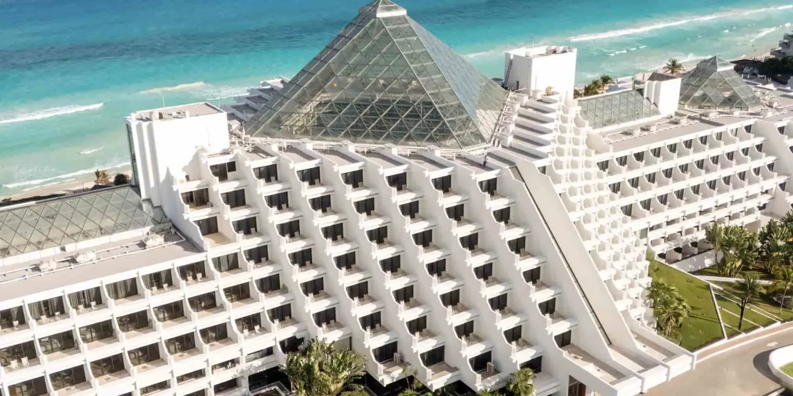 Verano en Hoteles Melia — Cancun (CUN)